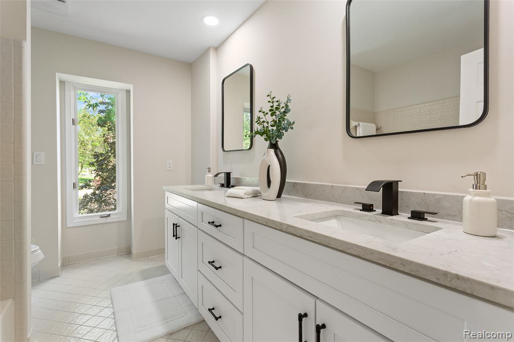 6890 Duchess Court, Troy, MI 48098 — Photo 40