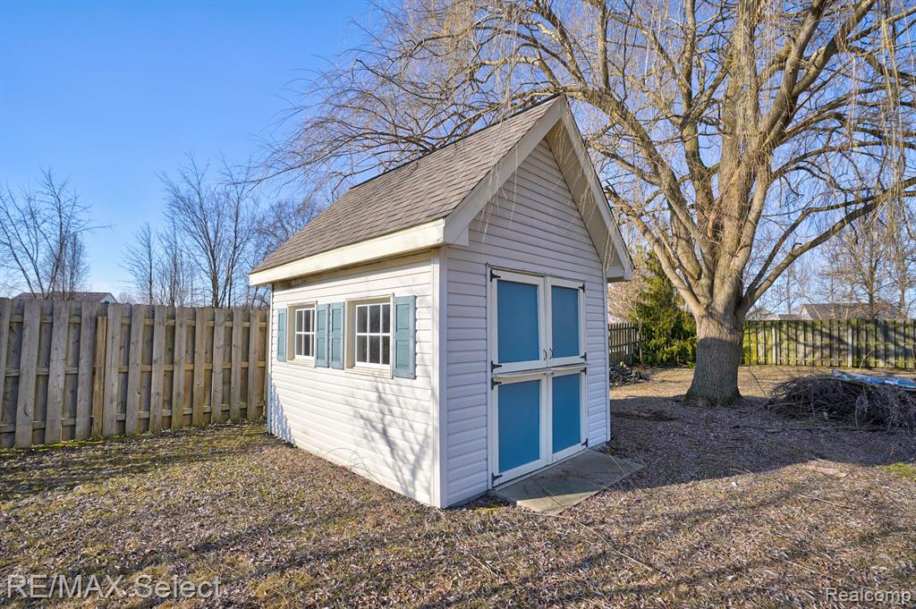 8056 LARK Lane, Grand Blanc, MI 48439 — Photo 9
