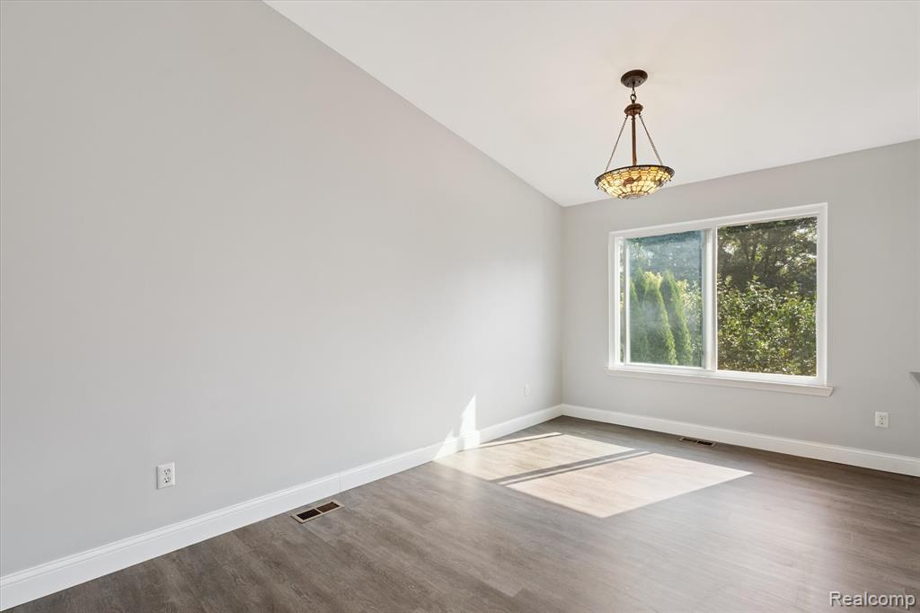 480 Andover Woods Drive, Fenton, MI 48430 — Photo 10