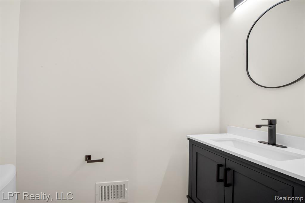 931 E PEARL Avenue N, Hazel Park, MI 48030 — Photo 12