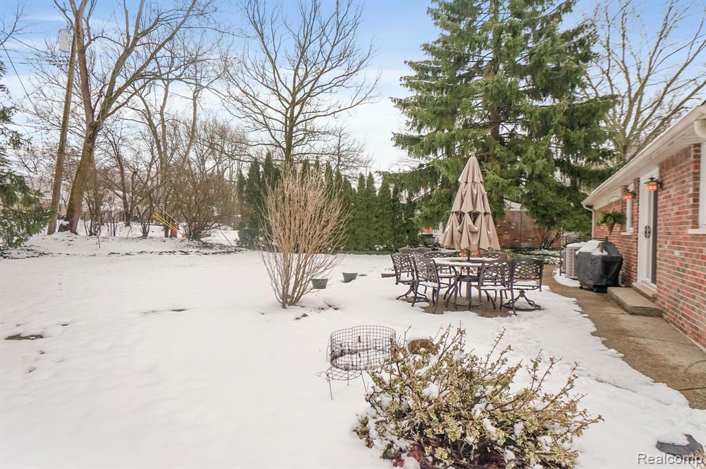 4414 BRANDYWYNE Drive, Troy, MI 48098 — Photo 32