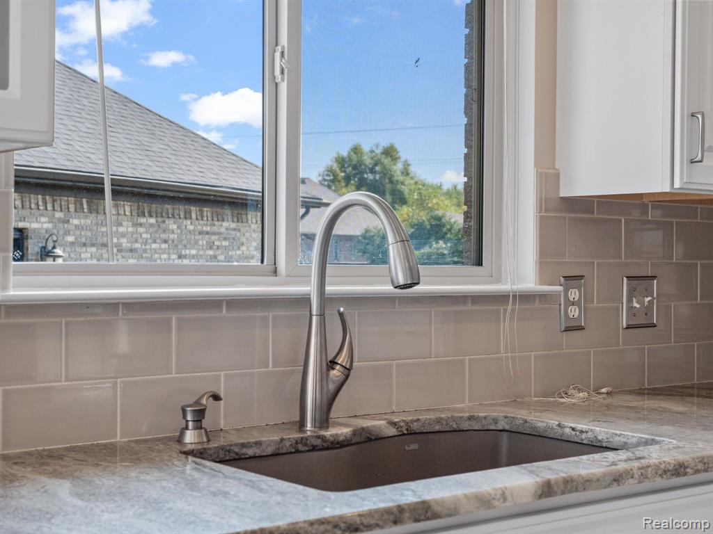 51031 HOOK Drive, Macomb, MI 48042 — Photo 26