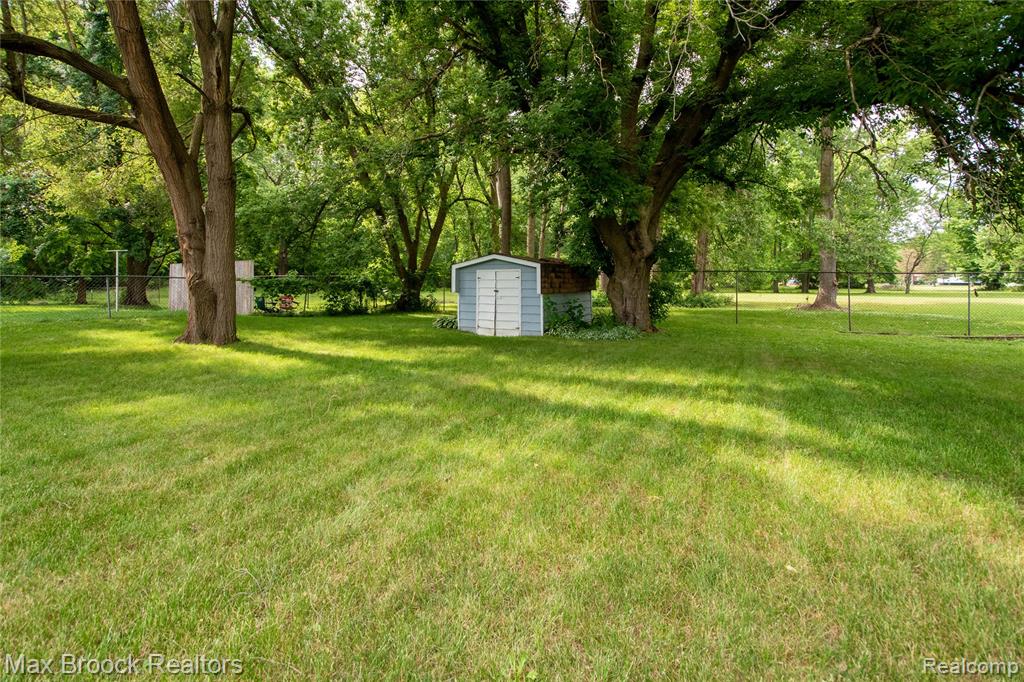 6479 Webb Drive, Flint, MI 48506 — Photo 29