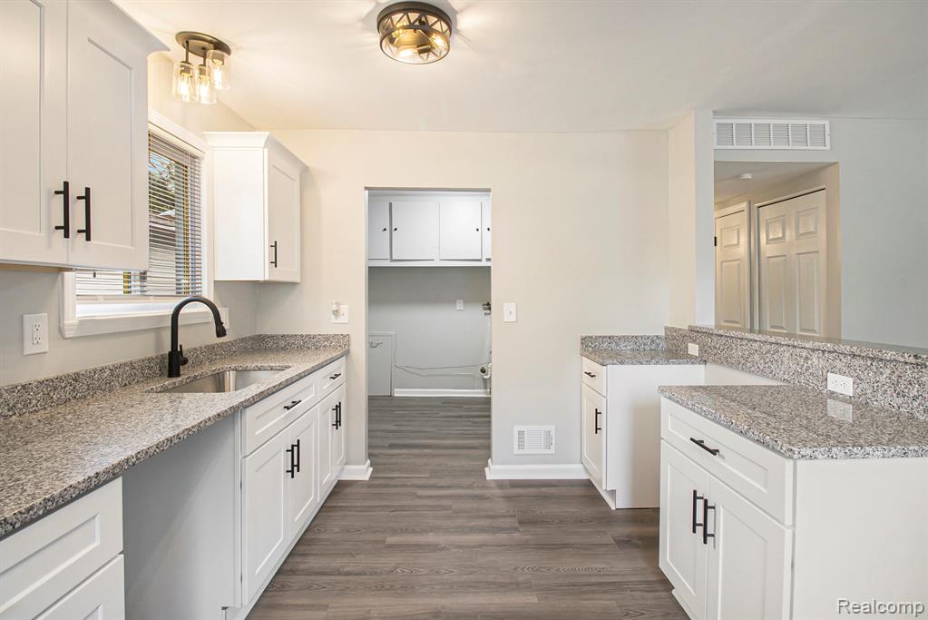 8105 Syracuse Street, Taylor, MI 48180 — Photo 12