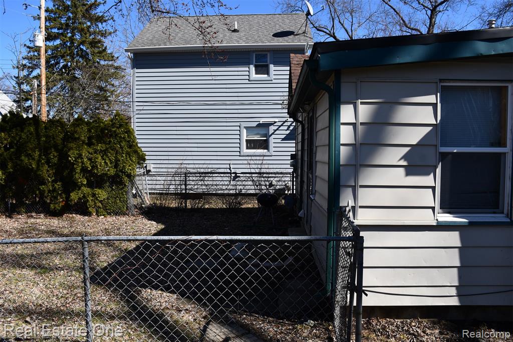 3026 Norcott Drive, Keego Harbor, MI 48320 — Photo 12