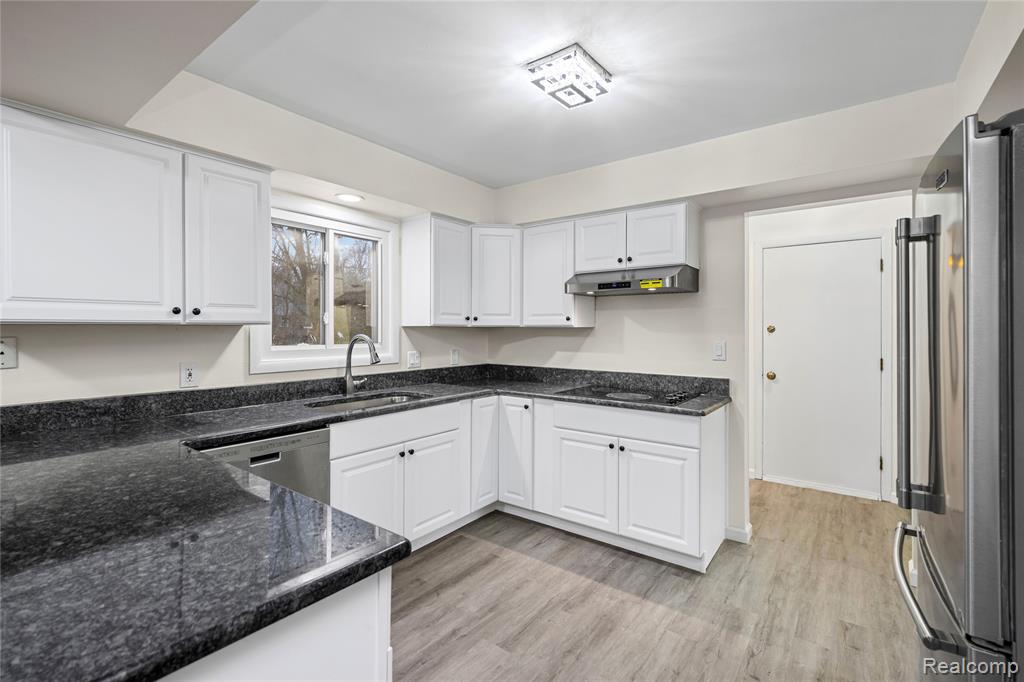 5738 Pebbleshire Road, Bloomfield Hills, MI 48301 — Photo 12