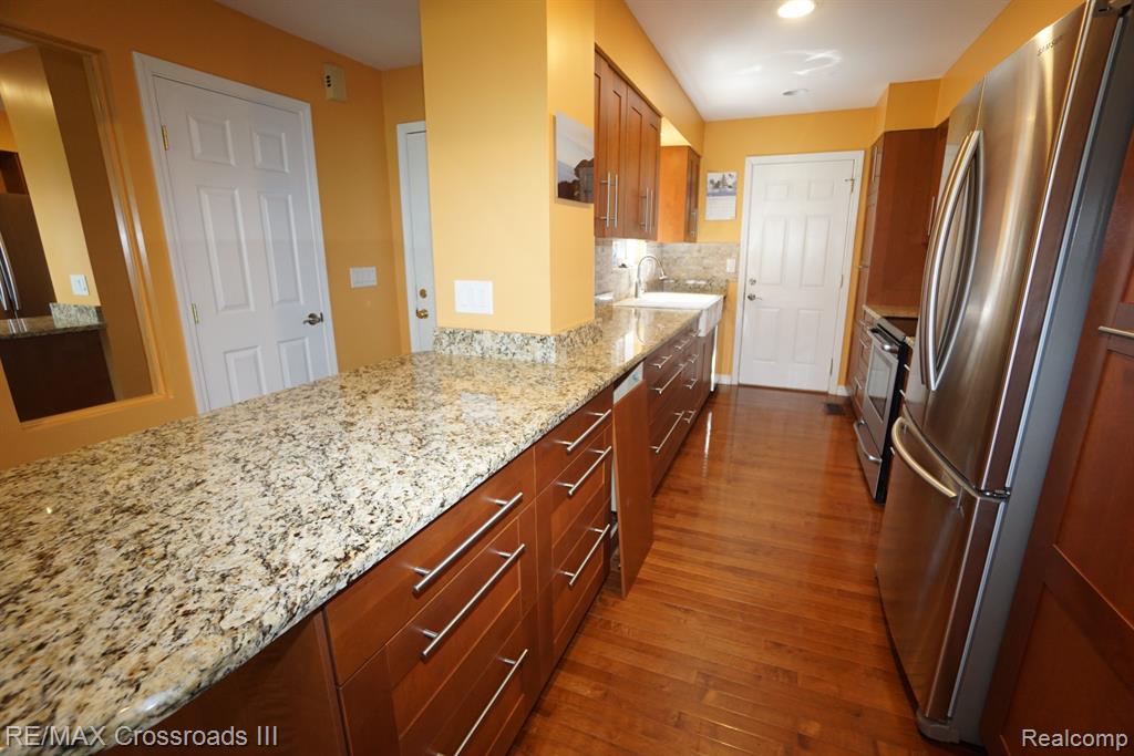 48295 BAYSHORE Drive, Van Buren, MI 48111 — Photo 4