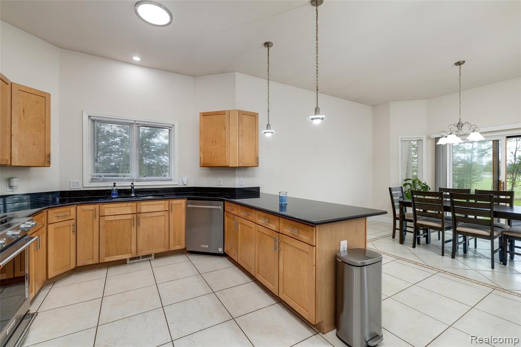 52041 Loon Court, Shelby Twp, MI 48315 — Photo 17