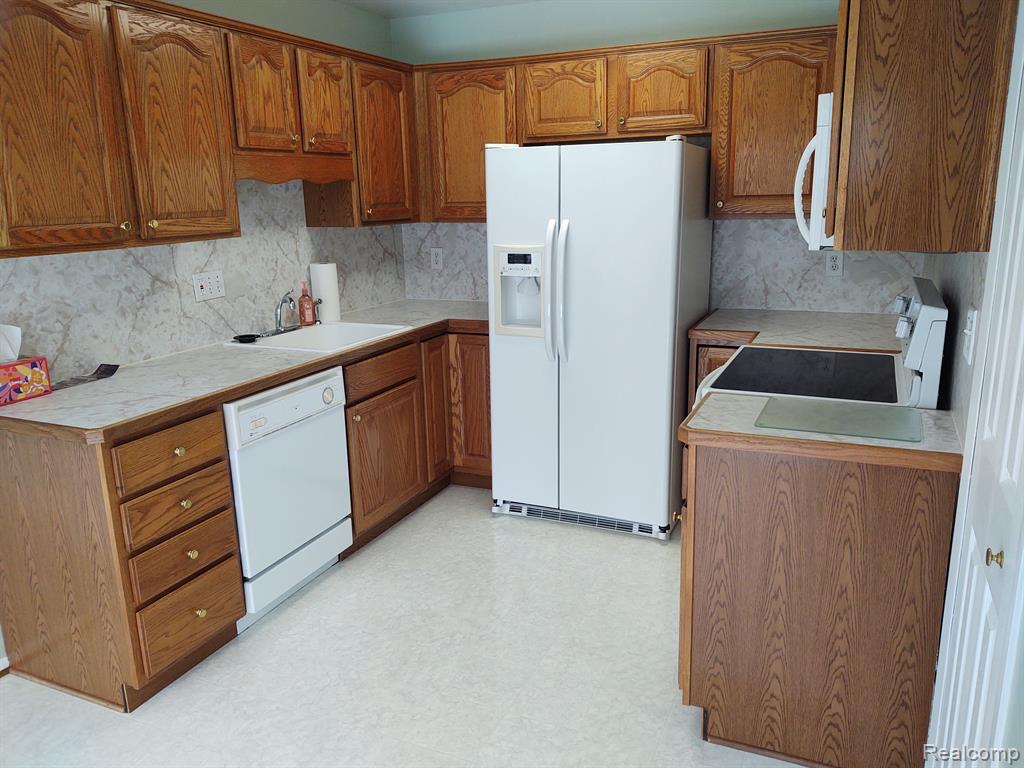 19724 DEARBORN Court, Northville, MI 48167 — Photo 2