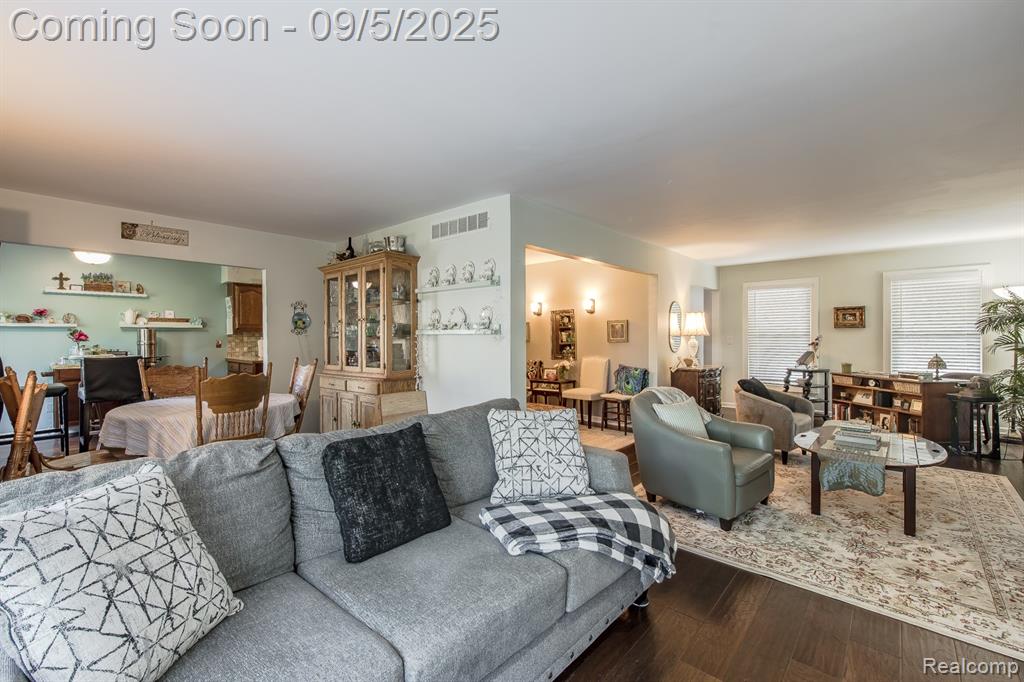 475 Sandehurst Drive, Grand Blanc, MI 48439 — Photo 20
