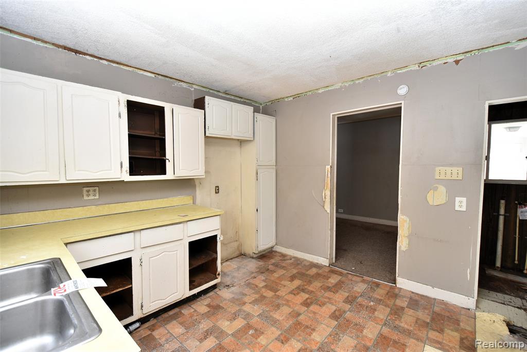 403 E King Street E, Owosso, MI 48867 — Photo 12