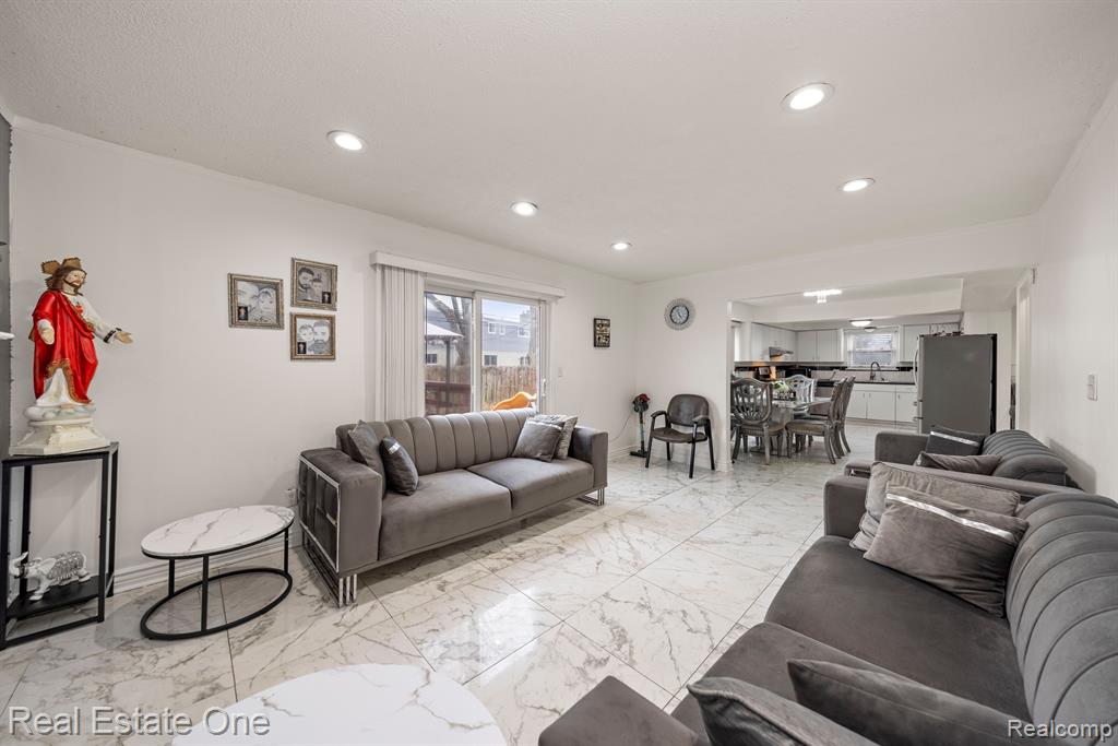 4275 NICKOLAS Drive, Sterling Heights, MI 48310 — Photo 12