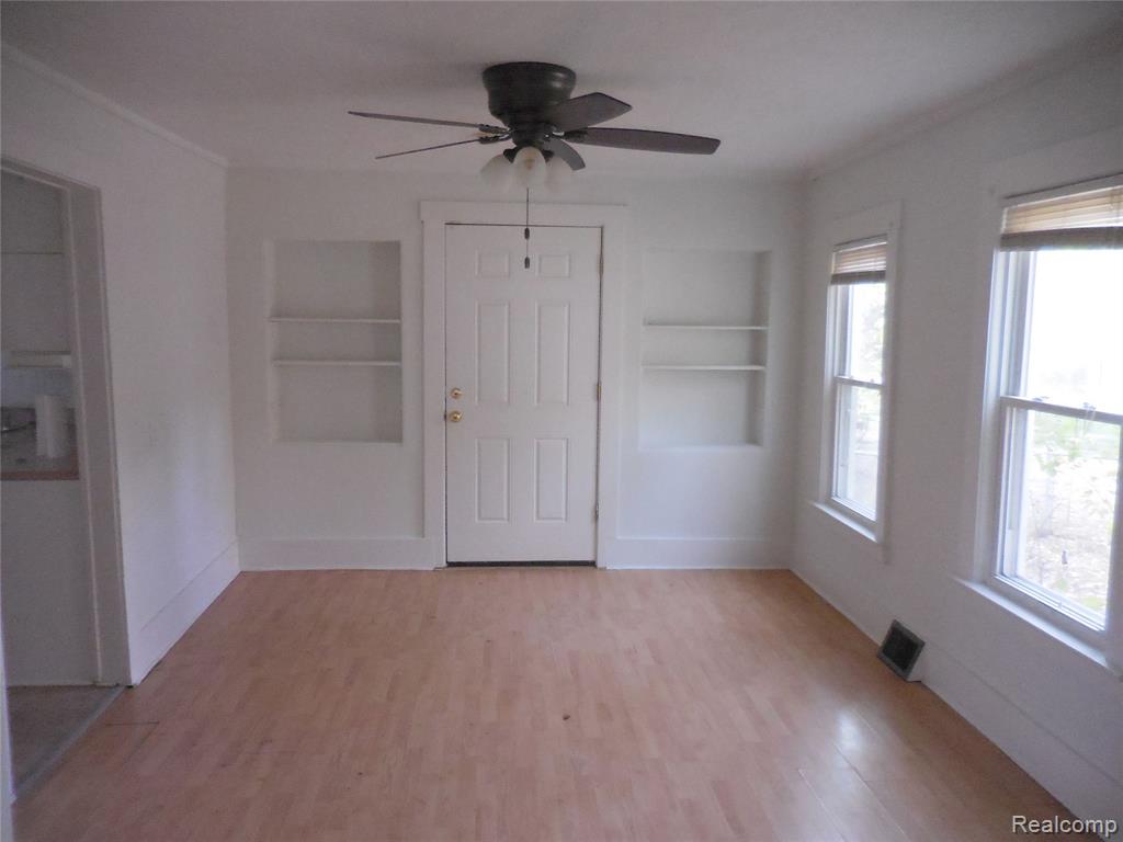 515 Skinner, Highland, MI — Photo 5