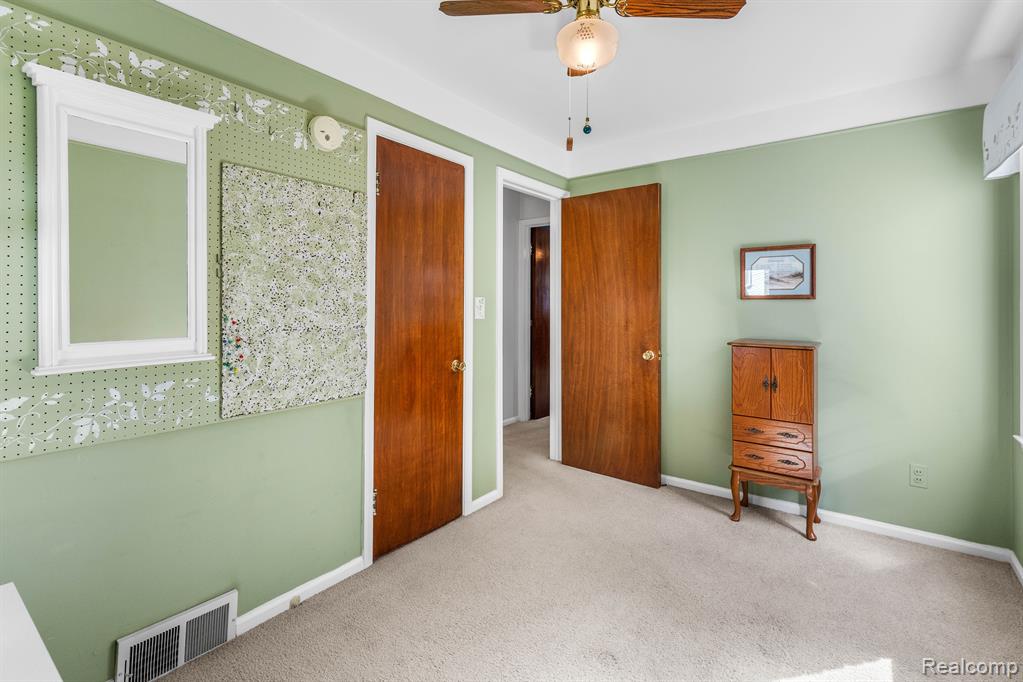 9301 SALEM, Redford, MI 48239 — Photo 15