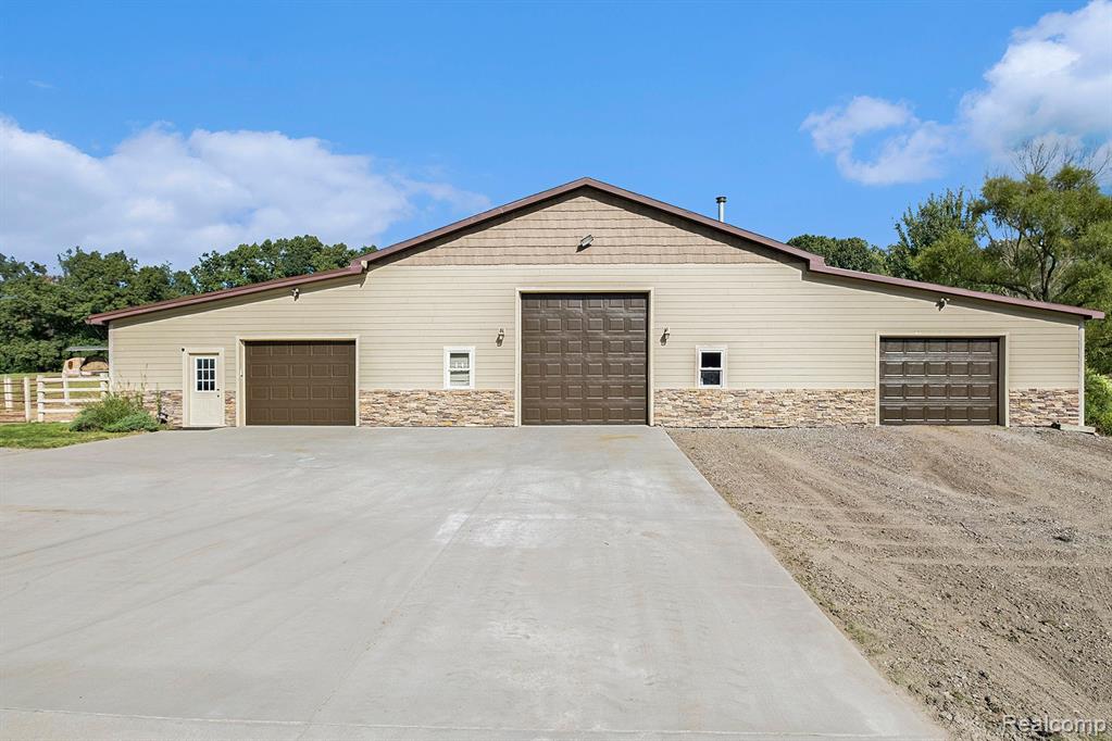 7196 MANOR Lane, Fowlerville, MI 48836 — Photo 47