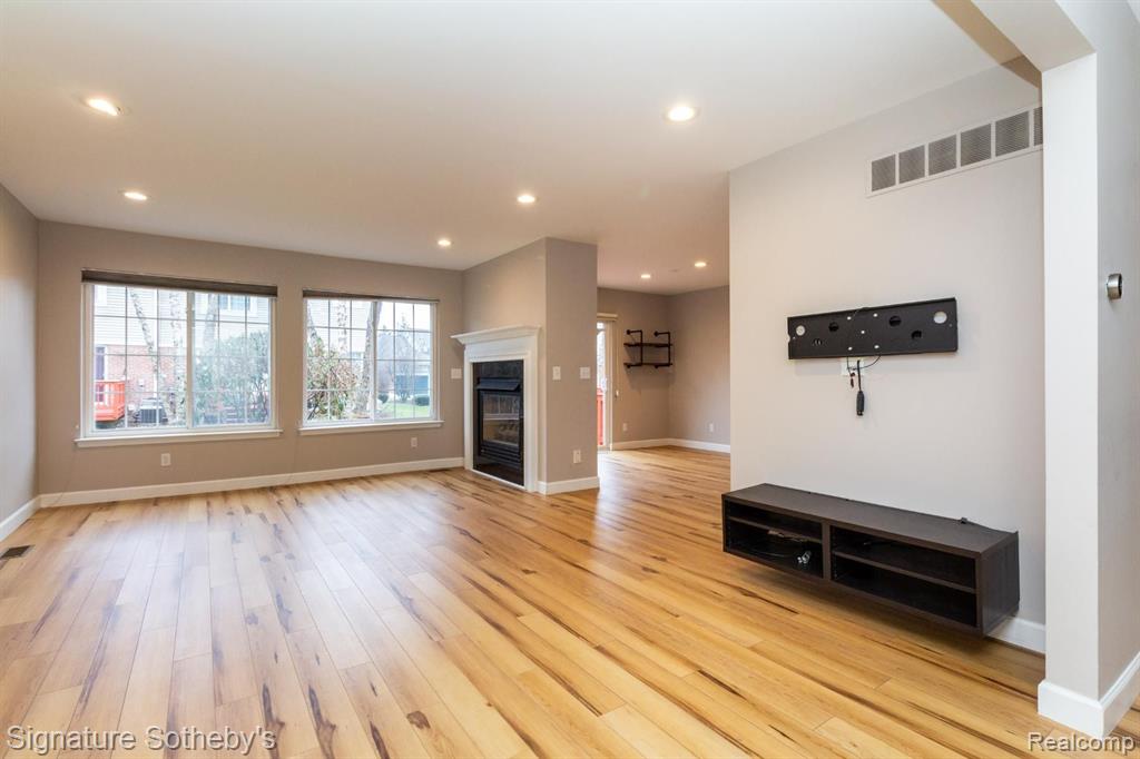 521 James Circle, Royal Oak, MI 48067 — Photo 5