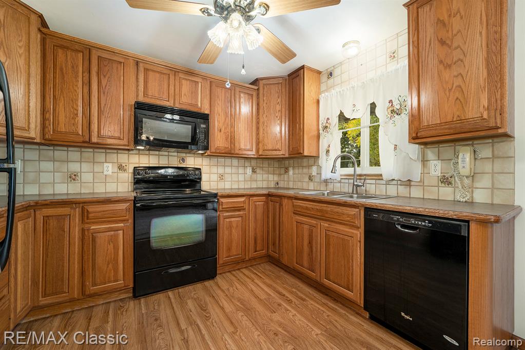 822 Manzano Drive, Wolverine Lake, MI 48390 — Photo 10