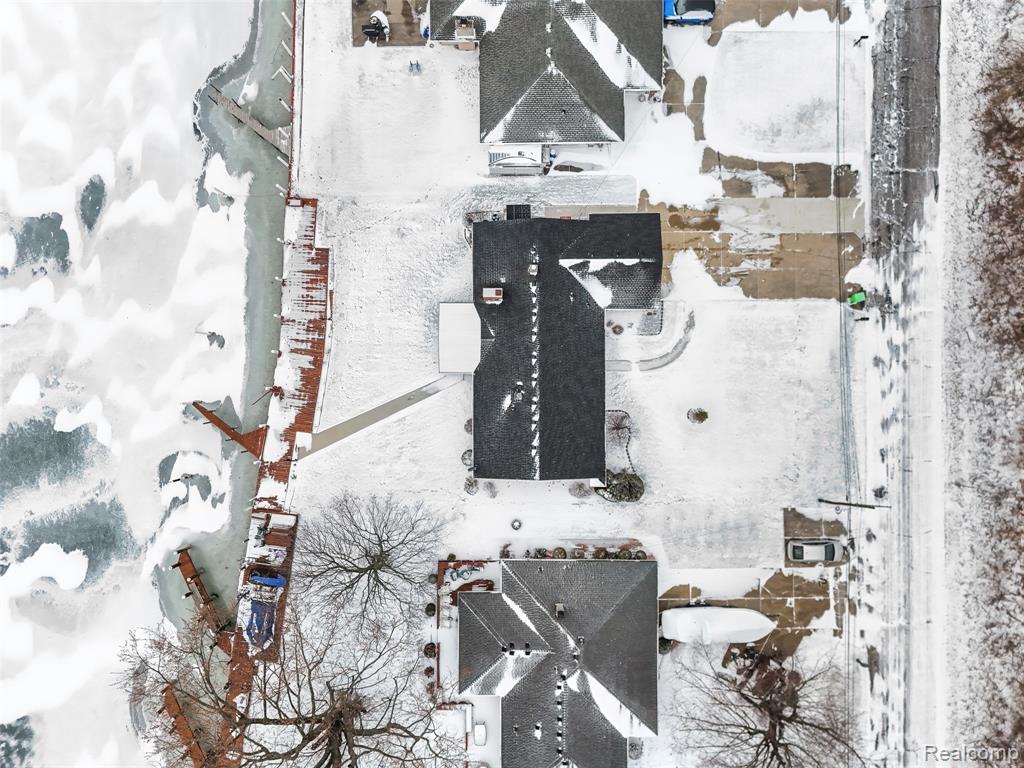 39520 Venetian Drive, Harrison Township, MI — Photo 12