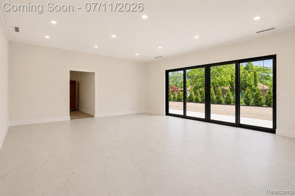 600 WOODCREST Drive, Dearborn, MI 48124 — Photo 37