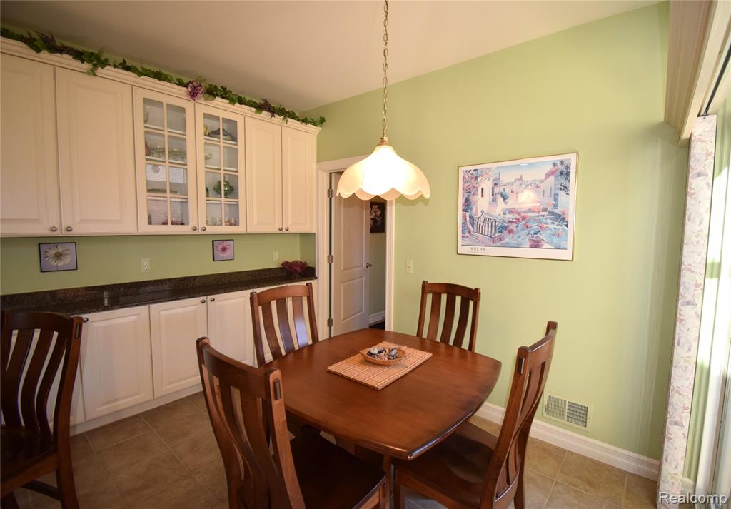49257 Brodie Court, Macomb, MI 48042 — Photo 9