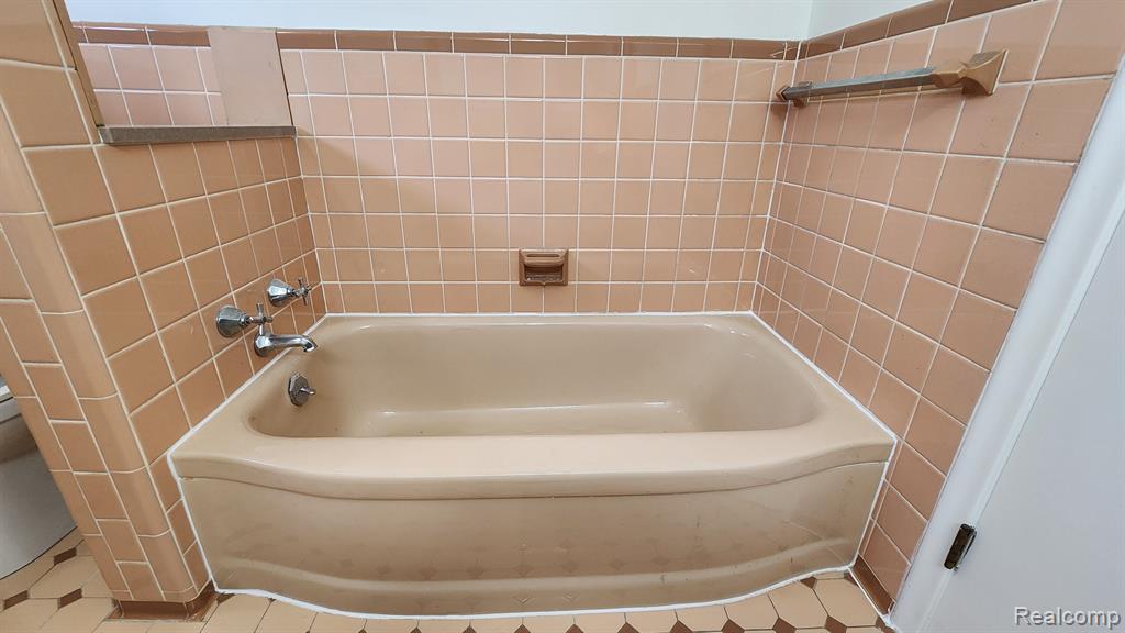 45251 CUSTER Avenue, Utica, MI 48317 — Photo 35