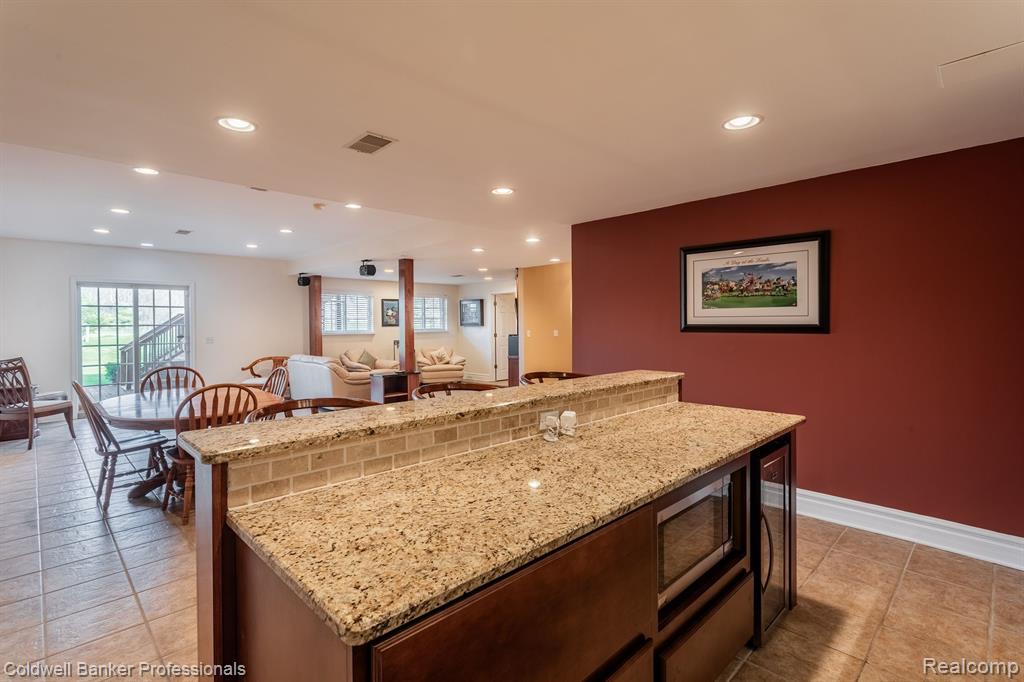 26270 VALHALLA Drive, Farmington Hills, MI 48331 — Photo 30