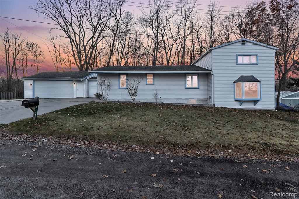 8165 Leonard Drive, Holly, MI 48442 — Photo 2