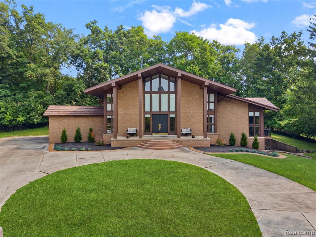4994 Lake Bluff Road Road, West Bloomfield, MI 48323