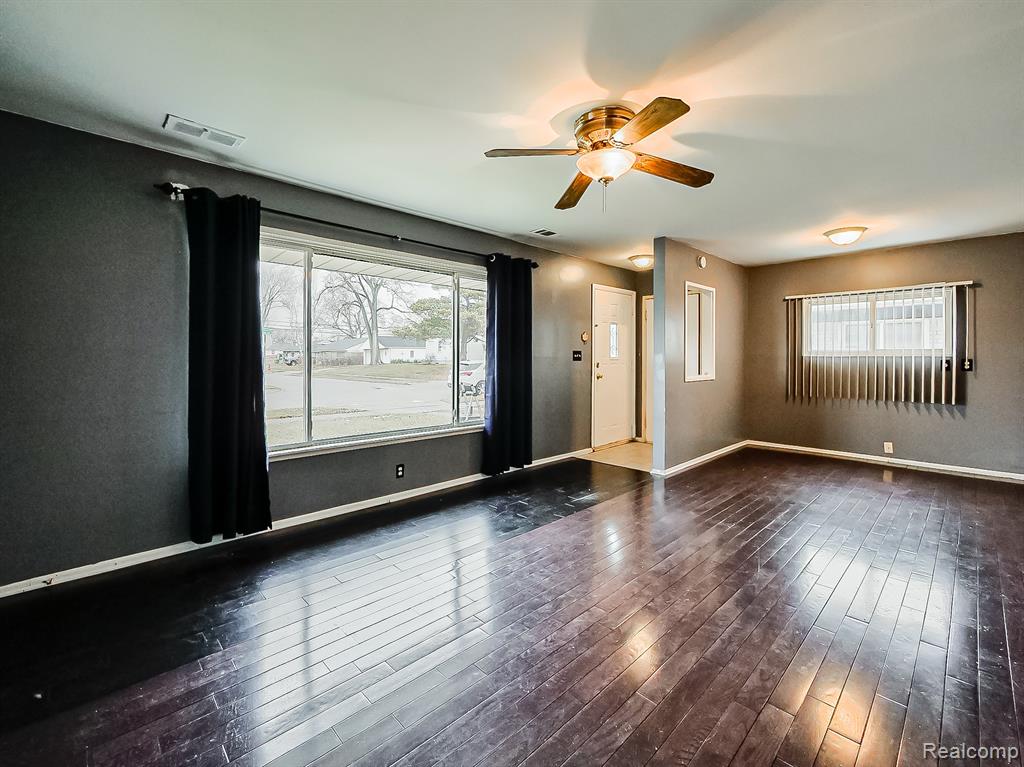 948 E Kalama Avenue, Madison Heights, MI 48071 — Photo 2