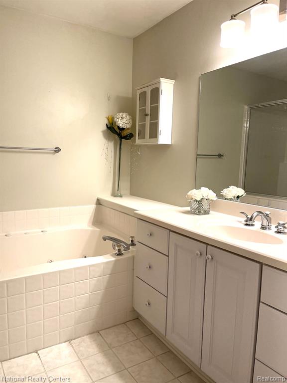28071 CARLTON WAY Drive, Novi, MI 48377 — Photo 34