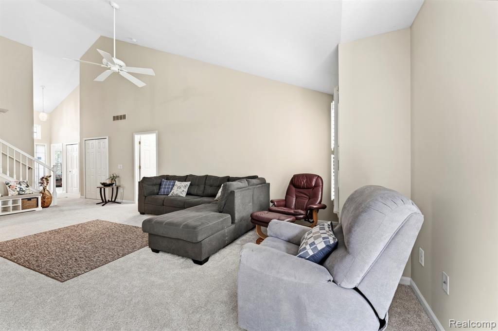 5487 Greenway Drive, 82, Trenton, MI 48183 — Photo 9