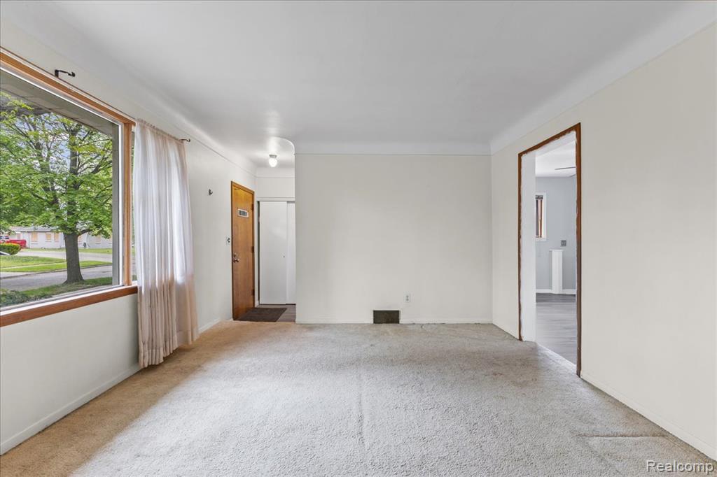 8435 Nightingale Street, Dearborn Heights, MI 48127 — Photo 9