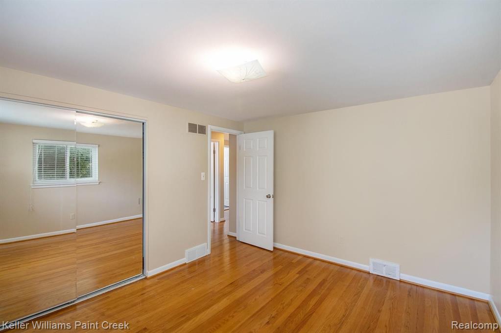 7374 WOODRIDGE Road, West Bloomfield, MI — Photo 12