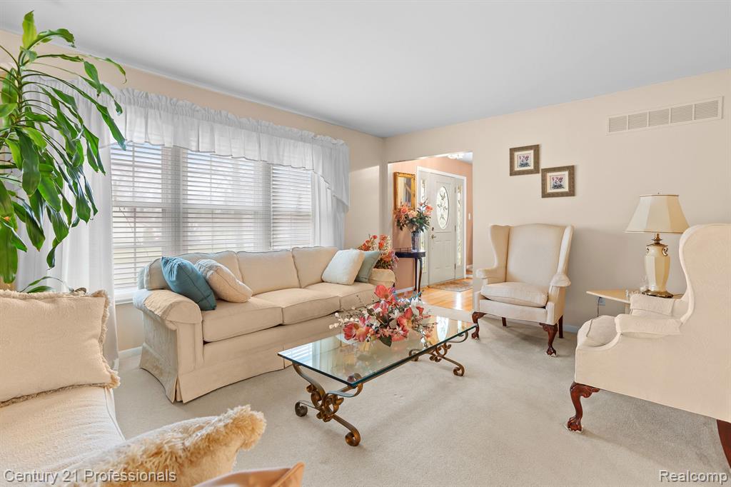 7594 Woodside Place, Waterford, MI 48327 — Photo 7
