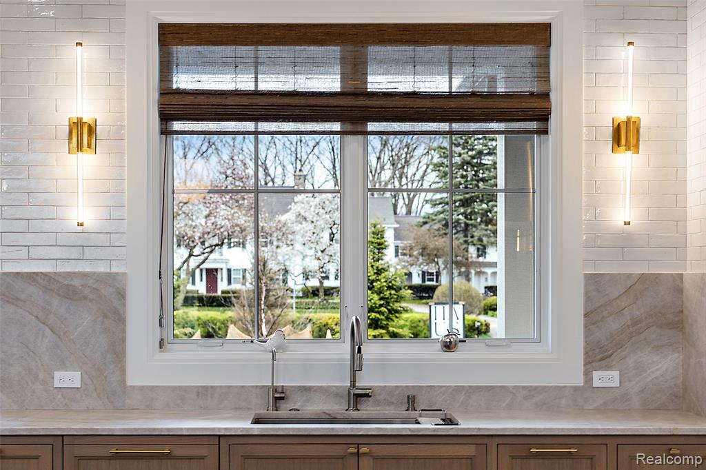 3431 Crooks Road, Troy, MI, 48084