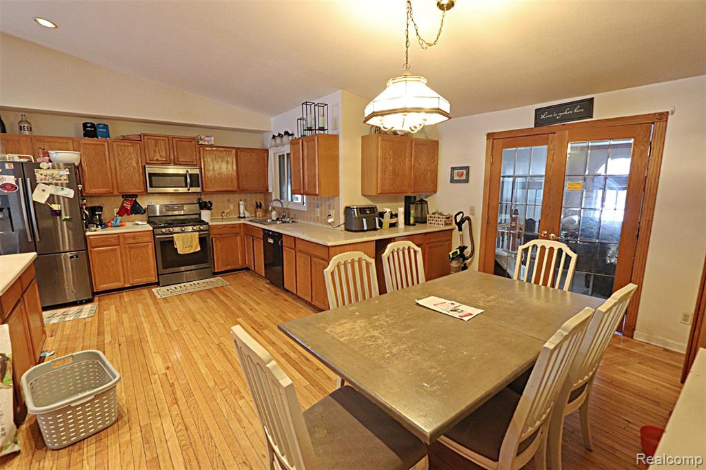 31657 Sibley Road, New Boston, MI 48164 — Photo 17