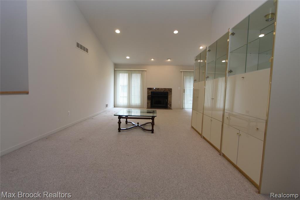 4029 Foxpointe Drive, West Bloomfield, MI 48323 — Photo 7