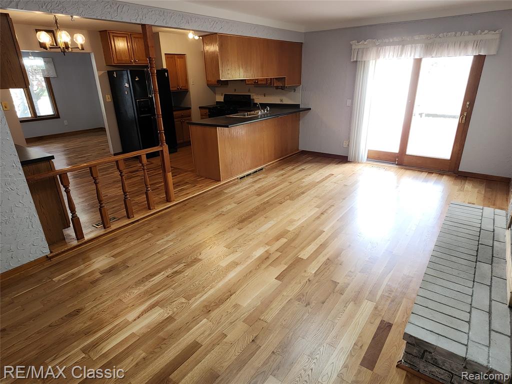 46128 Sterritt Street, Utica, MI 48317 — Photo 8