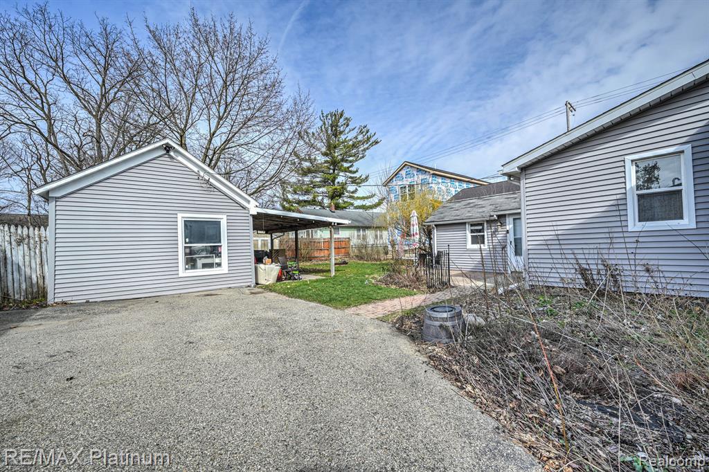 604 S LEROY Street, Fenton, MI 48430 — Photo 31