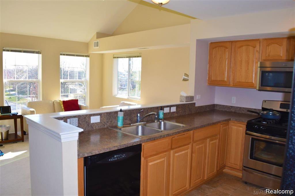 1077 Foxboro, Troy, MI 48083 — Photo 5