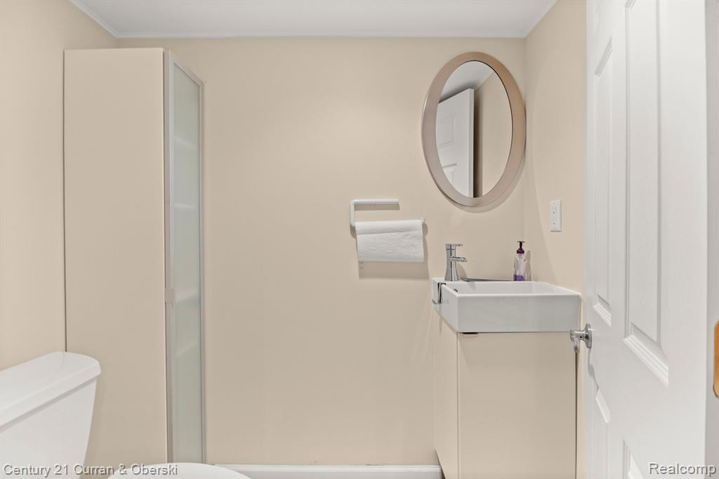 41665 CHARLESTON Lane, Novi, MI 48377 — Photo 44