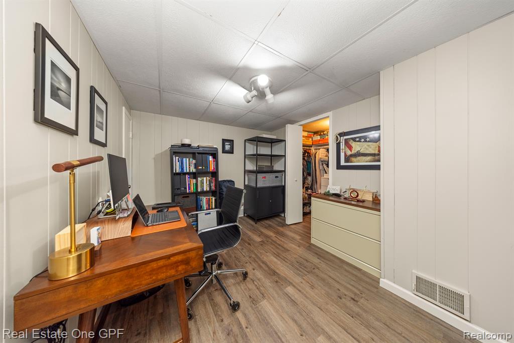 2957 ROUNDTREE Drive, Troy, MI 48083 — Photo 26
