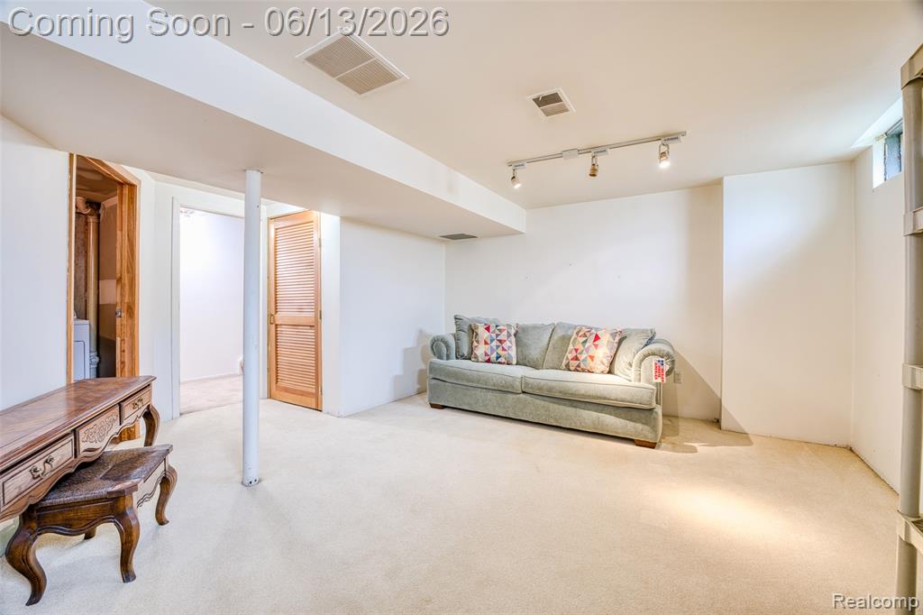 44750 Bayview Drive, 37, Novi, MI 48377 — Photo 22