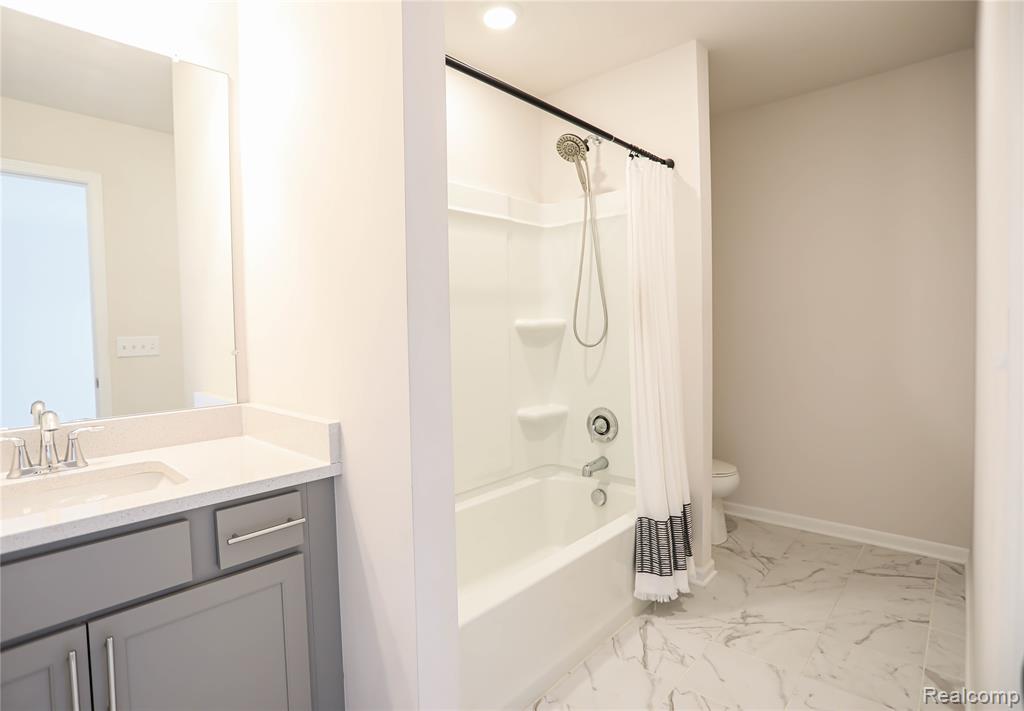 13101 Valencia Drive, Utica, MI 48315 — Photo 25