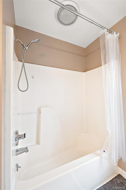 5699 Applegrove Drive, West Bloomfield, MI 48324 — Photo 25