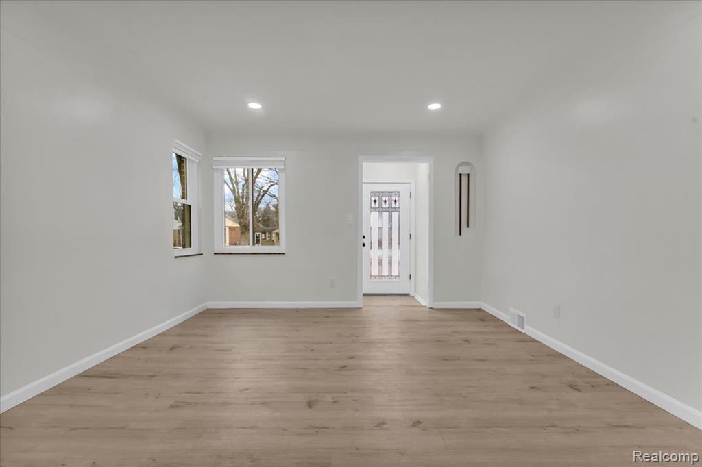 639 N Vernon Street, Dearborn, MI 48128 — Photo 5