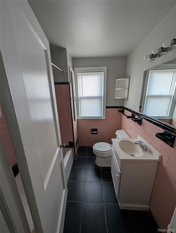 8284 Schaefer Highway, Detroit, MI 48228 — Photo 14