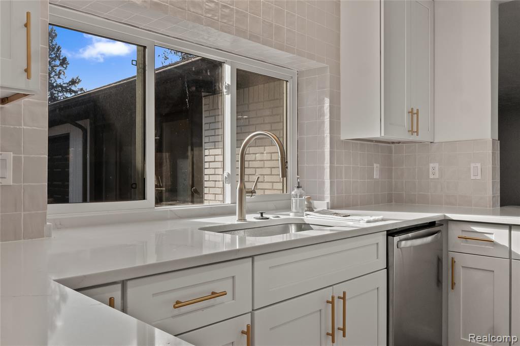 6440 Andersonville Road, Waterford, MI 48329 — Photo 18