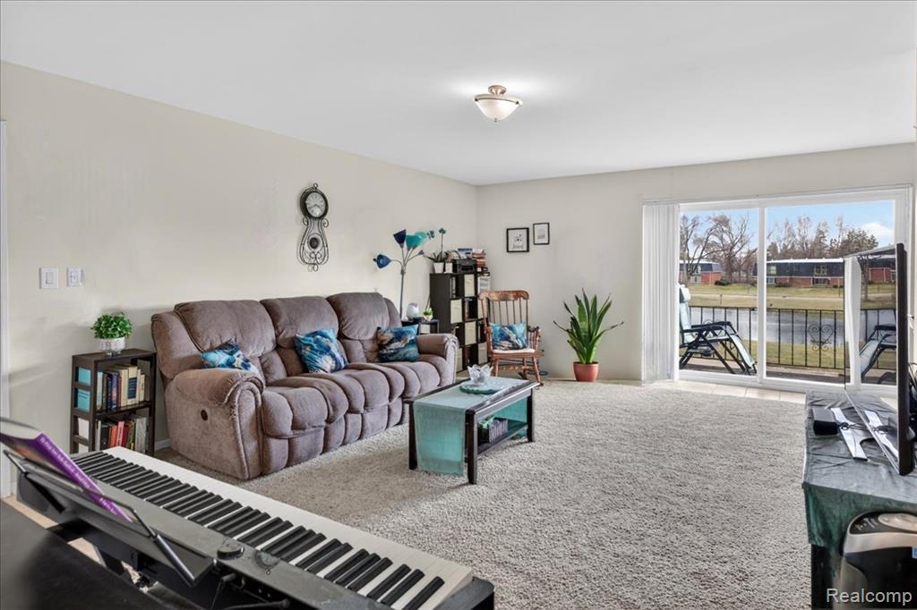 1878 Colonial Village Way, 4, Waterford, MI 48328 — Photo 6