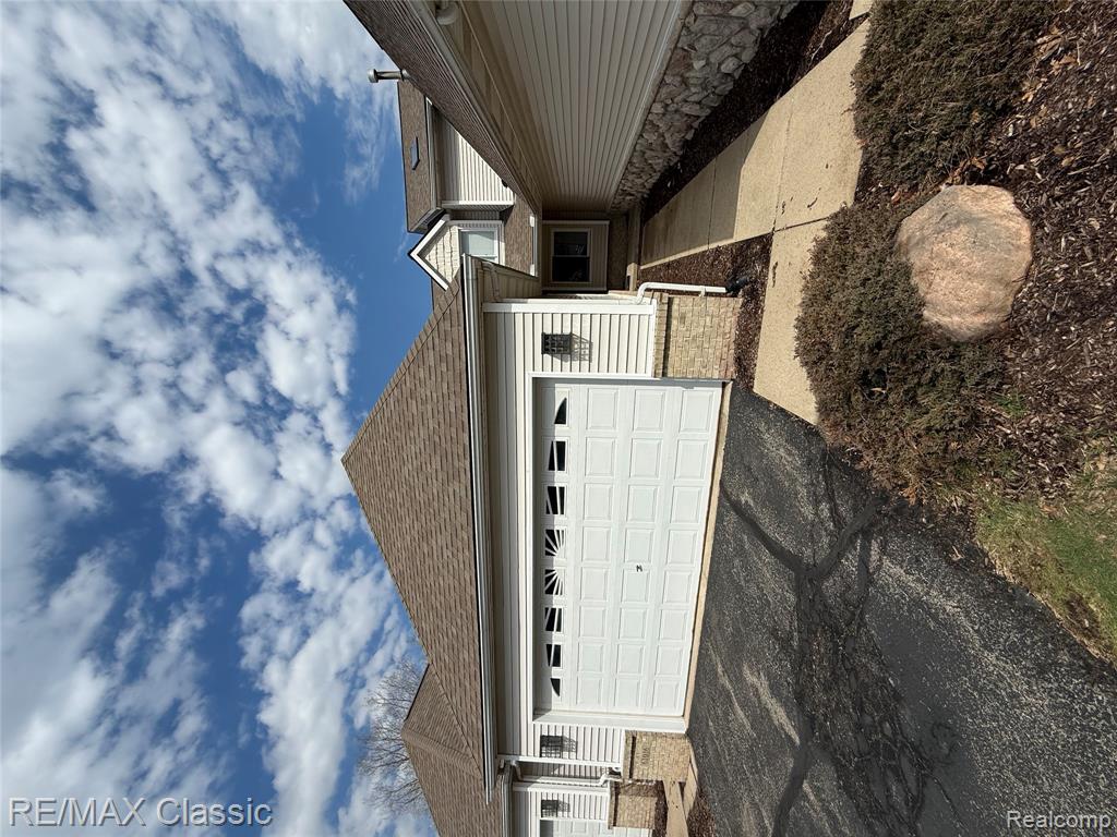 61016 Evergreen Court, South Lyon, MI 48178 — Photo 3